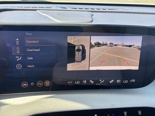 Buick Enclave Vehicle Full-screen Gallery Image 17