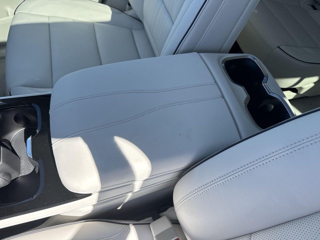 Buick Enclave Vehicle Full-screen Gallery Image 21