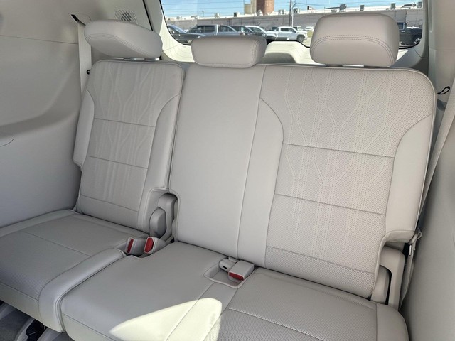 Buick Enclave Vehicle Full-screen Gallery Image 24