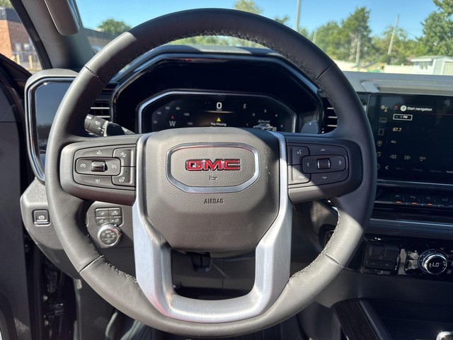 GMC Sierra 1500 Vehicle Full-screen Gallery Image 14