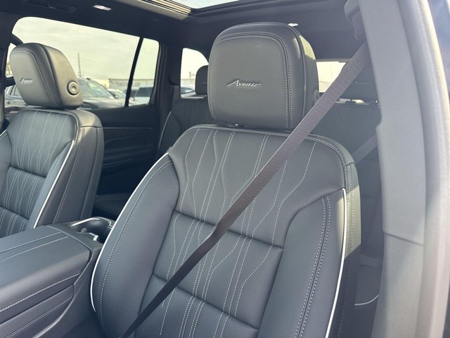 Buick Enclave Vehicle Full-screen Gallery Image 11