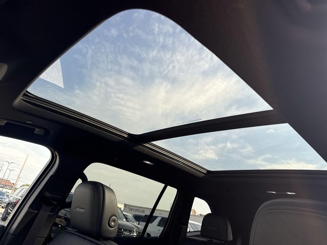 Buick Enclave Vehicle Full-screen Gallery Image 22