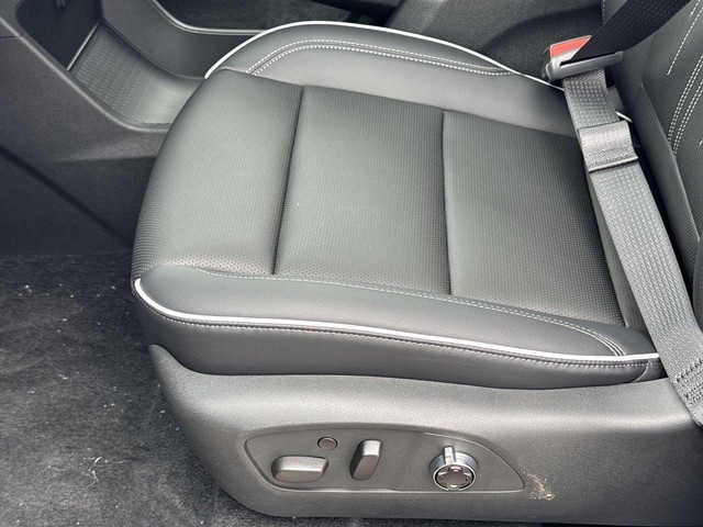 Buick Enclave Vehicle Full-screen Gallery Image 12
