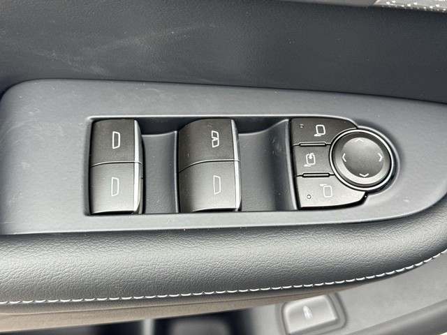 Buick Enclave Vehicle Full-screen Gallery Image 13