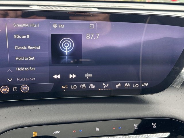 Buick Enclave Vehicle Full-screen Gallery Image 16