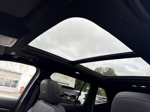 Buick Enclave Vehicle Full-screen Gallery Image 22