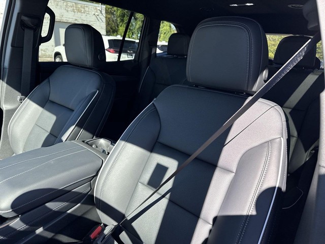 Buick Enclave Vehicle Full-screen Gallery Image 11