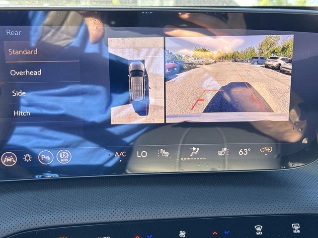 Buick Enclave Vehicle Full-screen Gallery Image 17