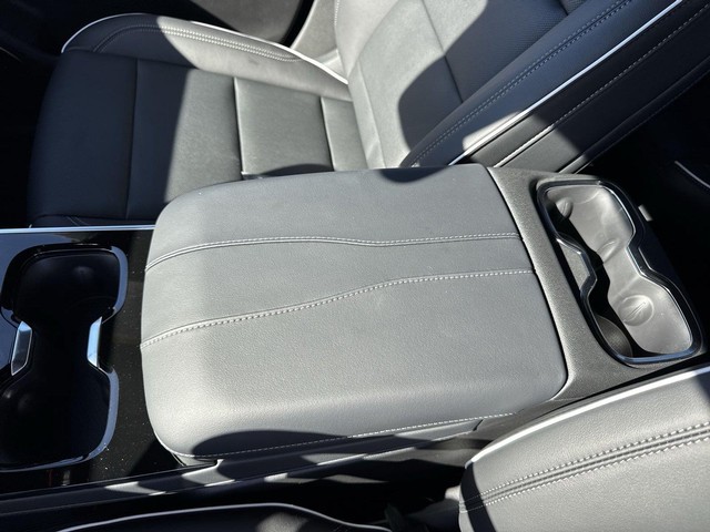 Buick Enclave Vehicle Full-screen Gallery Image 21