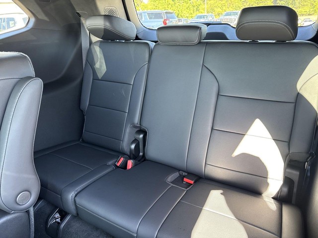 Buick Enclave Vehicle Full-screen Gallery Image 23
