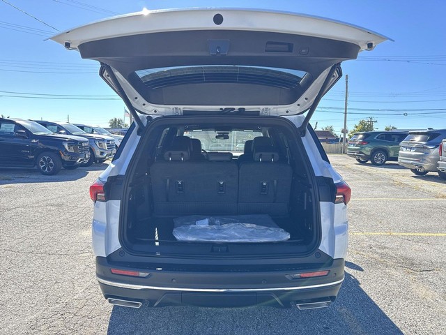 Buick Enclave Vehicle Full-screen Gallery Image 24