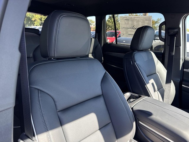 Buick Enclave Vehicle Full-screen Gallery Image 25