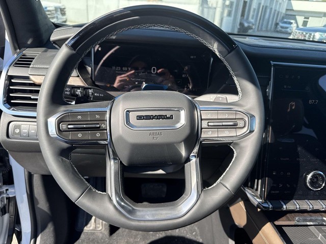 GMC Acadia Vehicle Full-screen Gallery Image 14