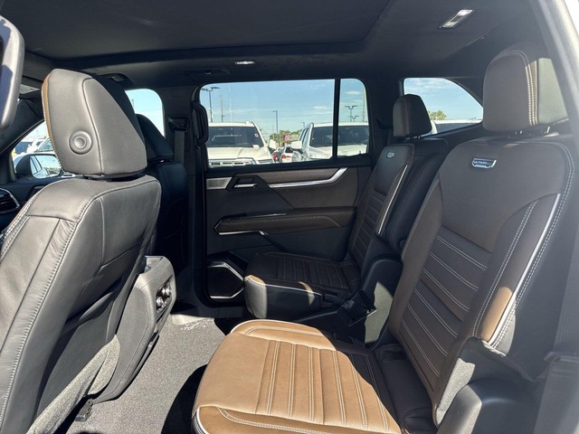 GMC Acadia Vehicle Full-screen Gallery Image 23