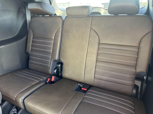 GMC Acadia Vehicle Full-screen Gallery Image 24