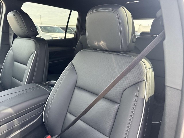 Buick Enclave Vehicle Full-screen Gallery Image 11