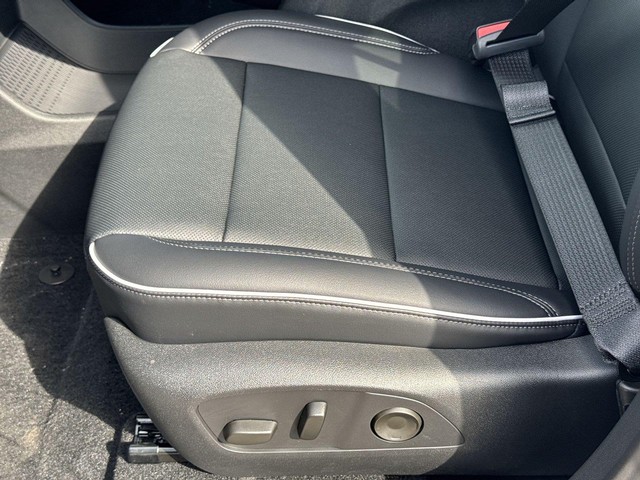 Buick Enclave Vehicle Full-screen Gallery Image 12
