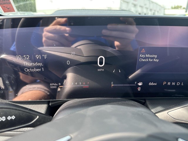 Buick Enclave Vehicle Full-screen Gallery Image 15