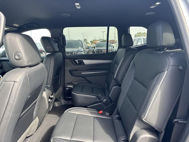 Buick Enclave Vehicle Full-screen Gallery Image 22