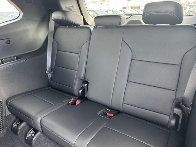 Buick Enclave Vehicle Full-screen Gallery Image 23
