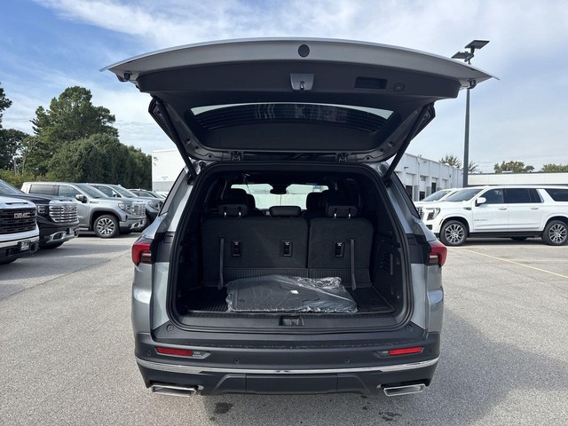 Buick Enclave Vehicle Full-screen Gallery Image 24