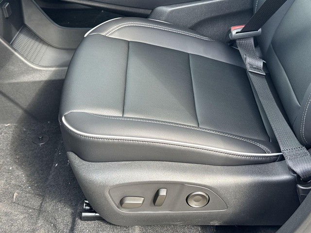 Buick Enclave Vehicle Full-screen Gallery Image 12