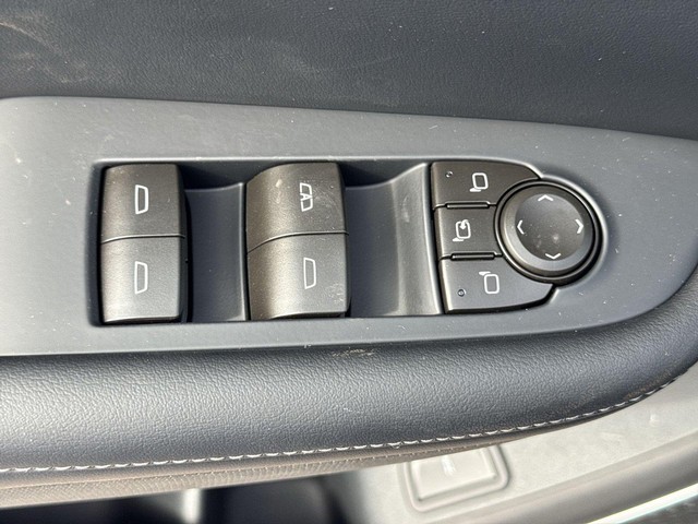Buick Enclave Vehicle Full-screen Gallery Image 13