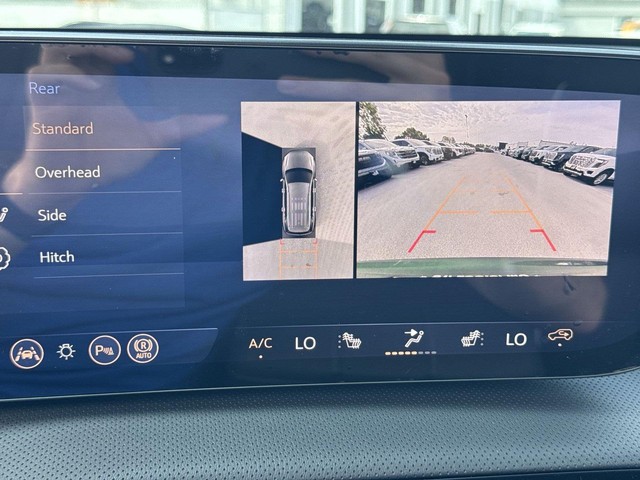 Buick Enclave Vehicle Full-screen Gallery Image 17
