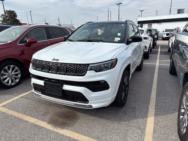 Jeep Compass Vehicle Full-screen Gallery Image 02