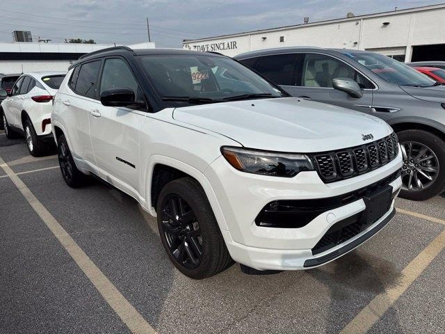 Jeep Compass Vehicle Full-screen Gallery Image 07