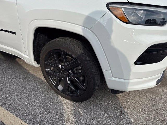 Jeep Compass Vehicle Full-screen Gallery Image 09
