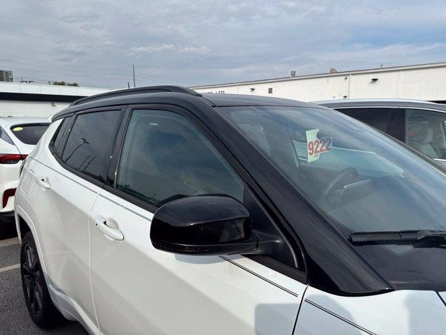 Jeep Compass Vehicle Full-screen Gallery Image 10