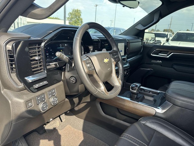 Chevrolet Silverado 1500 Vehicle Full-screen Gallery Image 13