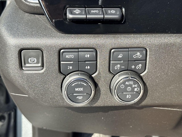 Chevrolet Silverado 1500 Vehicle Full-screen Gallery Image 21
