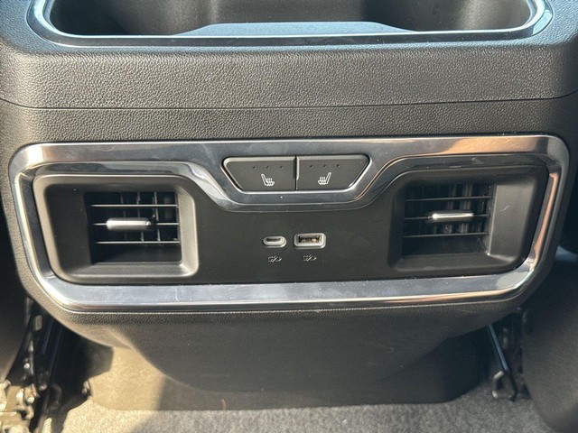Chevrolet Silverado 1500 Vehicle Full-screen Gallery Image 25