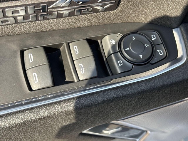Chevrolet Silverado 1500 Vehicle Full-screen Gallery Image 27