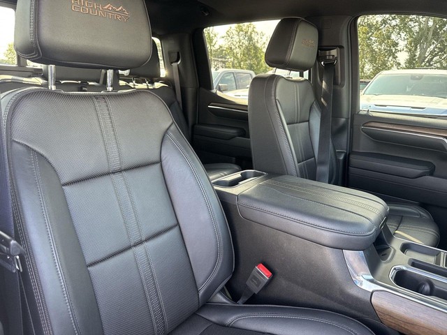 Chevrolet Silverado 1500 Vehicle Full-screen Gallery Image 32