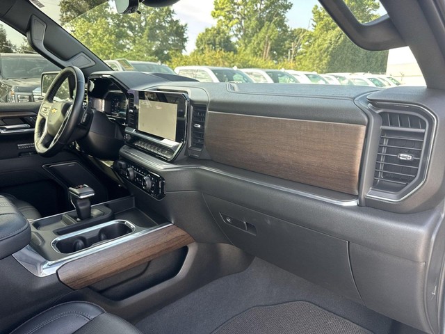 Chevrolet Silverado 1500 Vehicle Full-screen Gallery Image 33