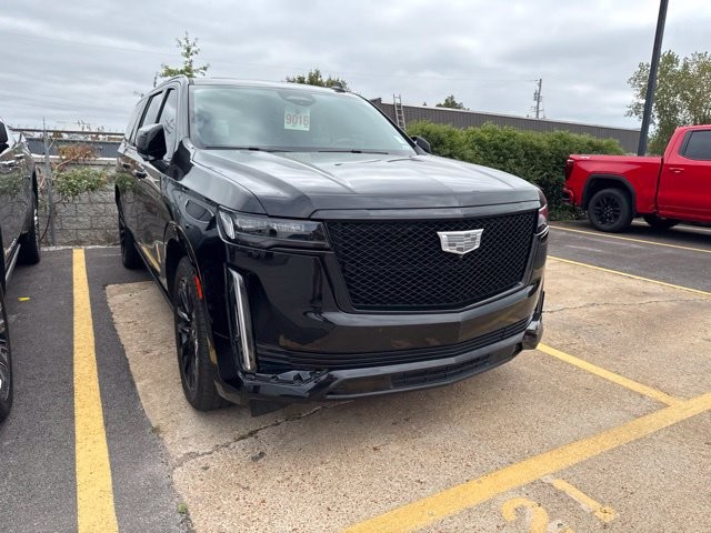 Cadillac Escalade ESV Vehicle Full-screen Gallery Image 07