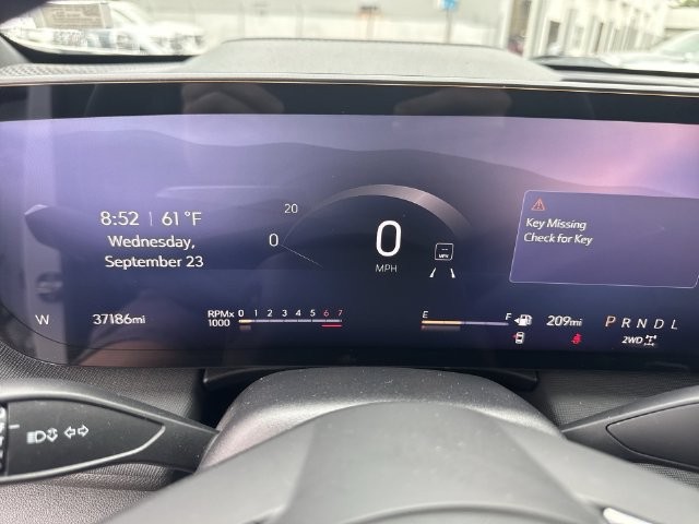 Buick Enclave Vehicle Full-screen Gallery Image 12