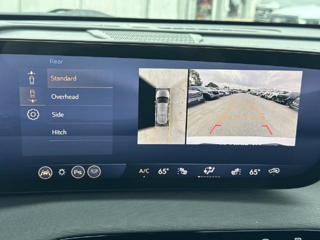 Buick Enclave Vehicle Full-screen Gallery Image 15