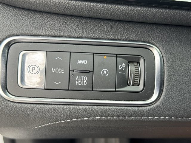 Buick Enclave Vehicle Full-screen Gallery Image 18