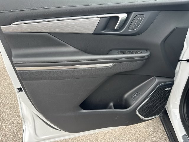 Buick Enclave Vehicle Full-screen Gallery Image 22