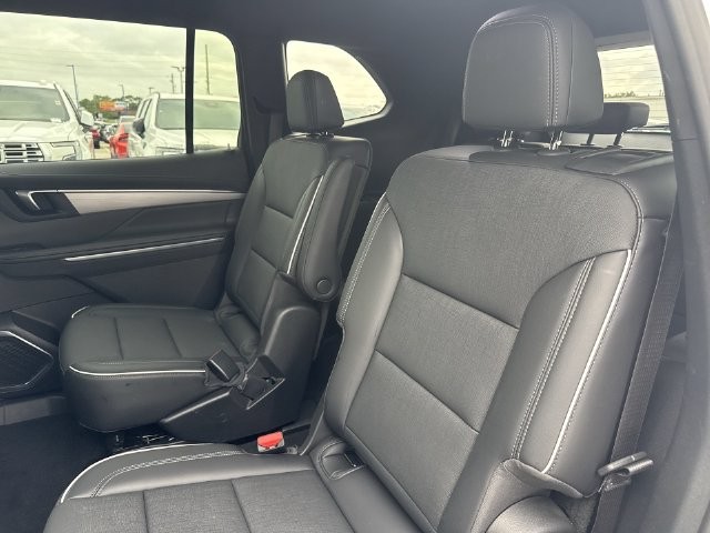 Buick Enclave Vehicle Full-screen Gallery Image 25