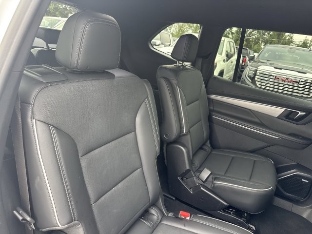 Buick Enclave Vehicle Full-screen Gallery Image 27
