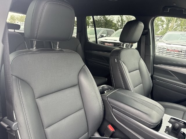 Buick Enclave Vehicle Full-screen Gallery Image 28