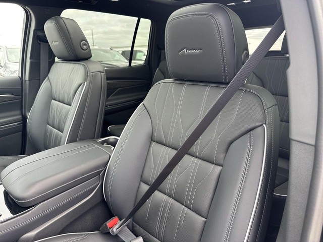 Buick Enclave Vehicle Full-screen Gallery Image 11