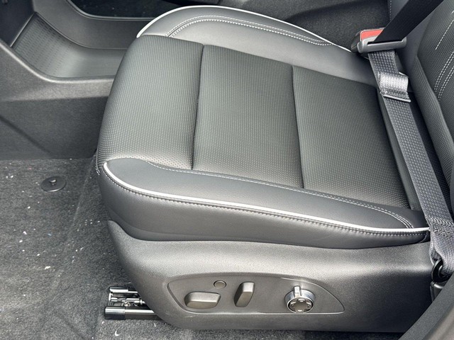 Buick Enclave Vehicle Full-screen Gallery Image 12