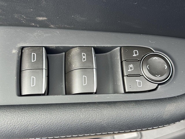 Buick Enclave Vehicle Full-screen Gallery Image 13