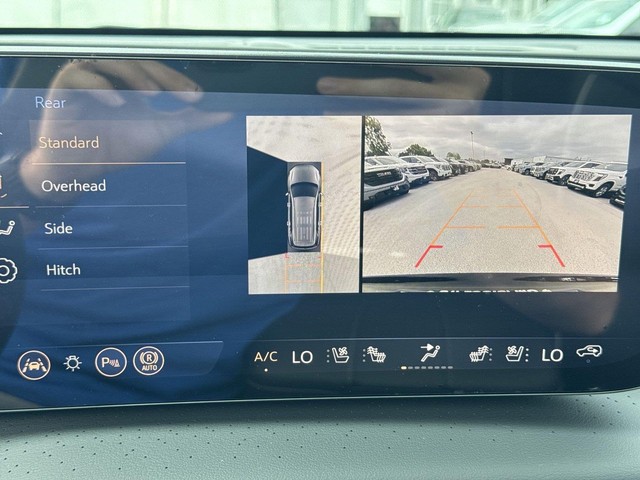 Buick Enclave Vehicle Full-screen Gallery Image 17
